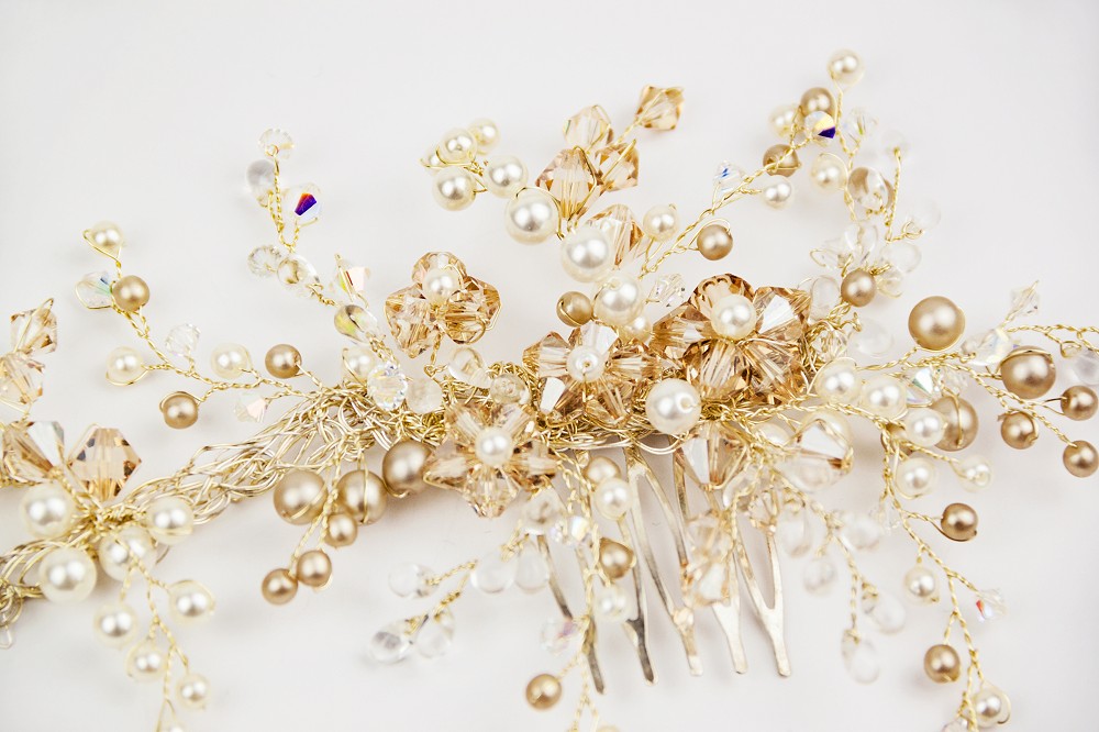 Close up image of Demelza wedding hairvine