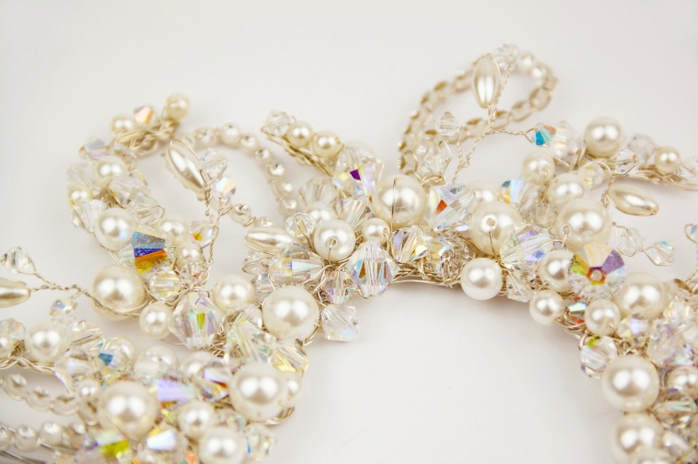 Close up of Chenca vintage bridal hair accessory