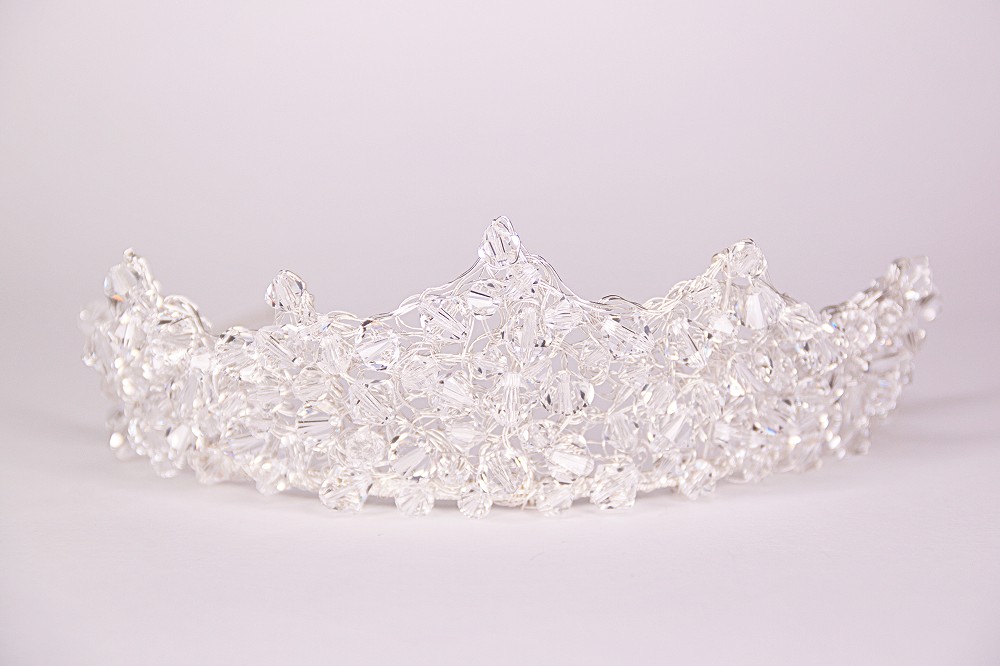A true fairytale design of glittering crystals styled in classic tiara shape.